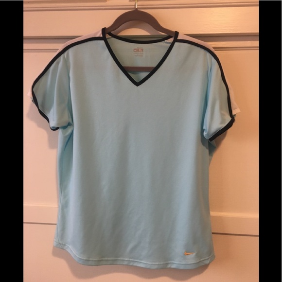Nike women’s light turquoise athletic top - Picture 6 of 9